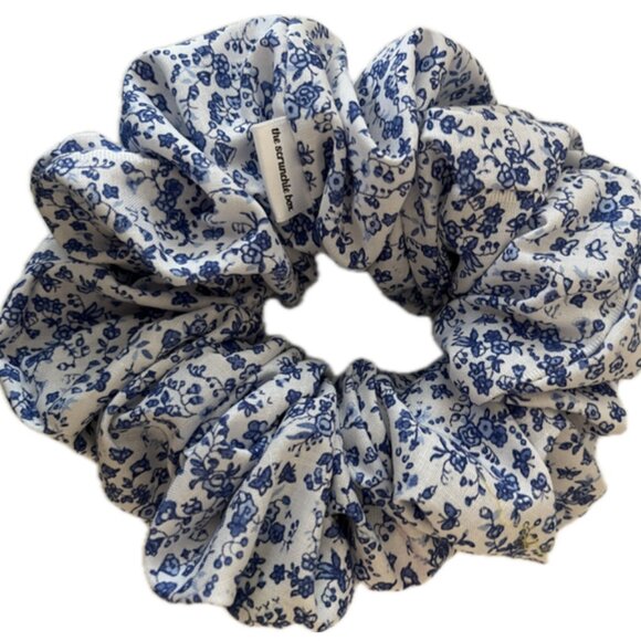 XL Scrunchie- Blue and White Floral - Picture 1 of 1